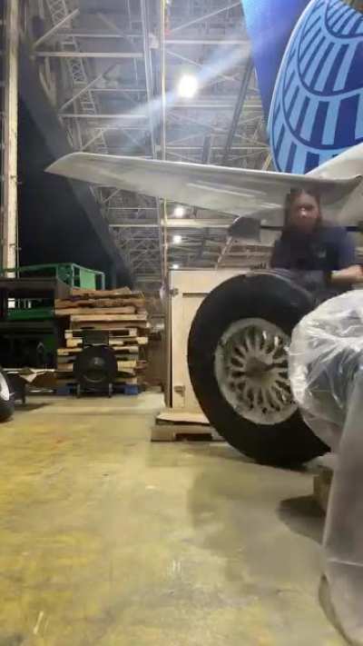 Unstacking aircraft tires