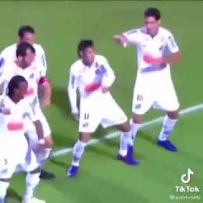 "Gol atarsan bu dansı yapabilir misin?"