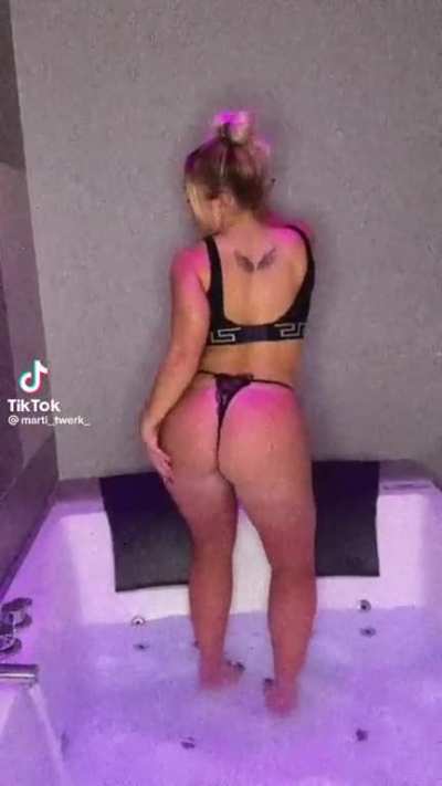 @marti_twerk_ 