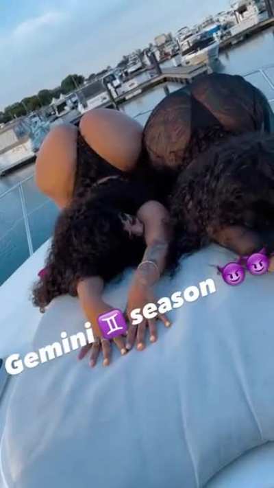 twinz 🍑🍑