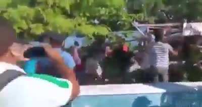 Pelea de pescadores en campeche por un tramo libre en el malec&oacute;n.
