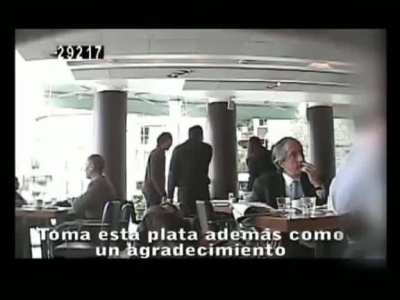 Periodismo mainstream, sobres y servicios