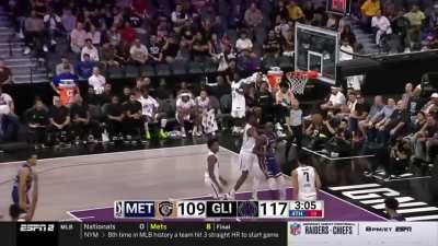 [Highlight] Wembanyama goes 6-9 from three