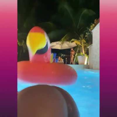 🌊 💃🏽🏊🏾&zwj;♀️