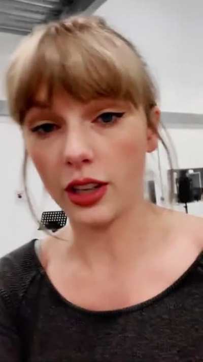 Mommy is so gorgeous in any clothes she wear