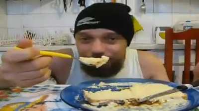 Bluez&atilde;o Demonstra Como Cantar Comendo...