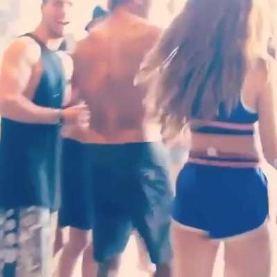 SELENA BUM GOT ME 🤤🤤