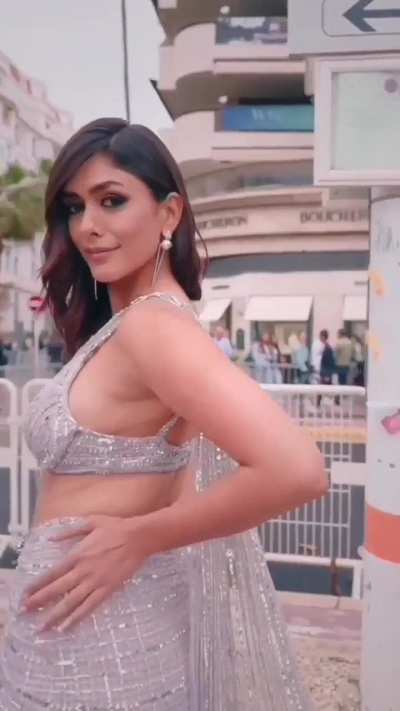 Mrunal Thakur 