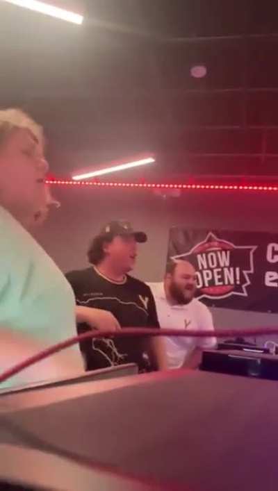 Argument breaks out at CoD LAN competition after the team on the left loses