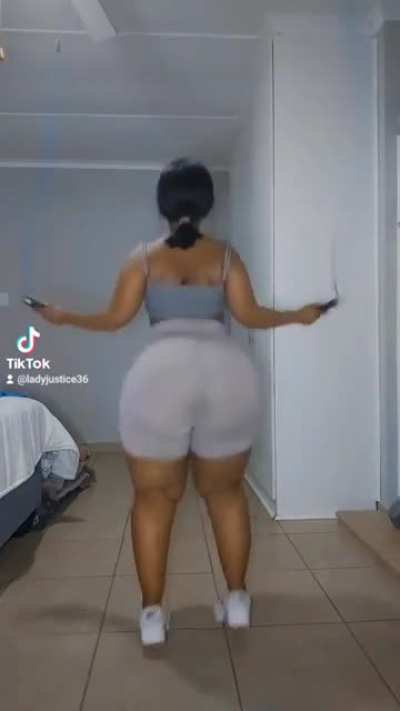 Big juicy ass jumpin