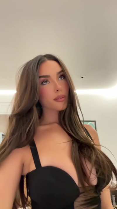 When I got myself FOSE swapped with Madison, you, her manager, were fucking mad. But a week later, we have to continue on with life, meaning I get to attend some fancy event in her body! You however, disapproved of my dress choice... "Lemme show off my ti