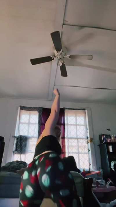 Lil slut twerking