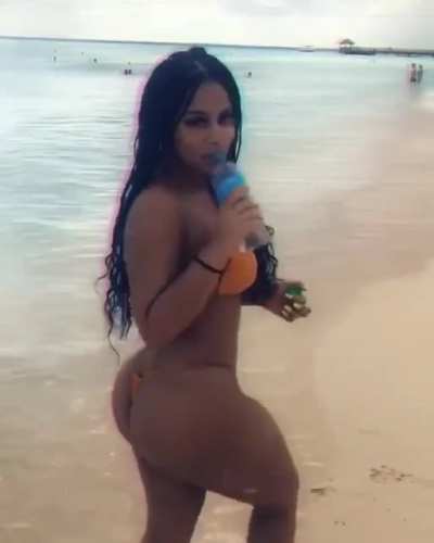Winny ole fine ass