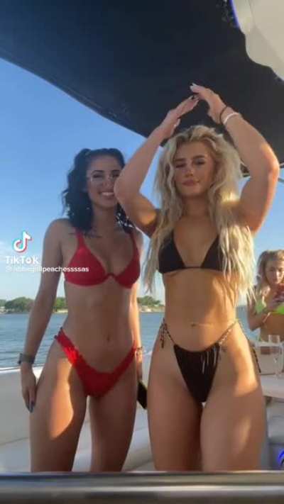 Whos the girl in red (@abbagailpeachessssas)