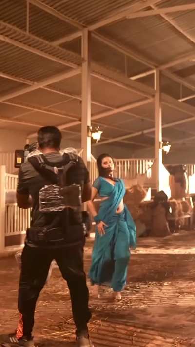 Curvy seductress Isha Malviya saree pallu drop hot dance