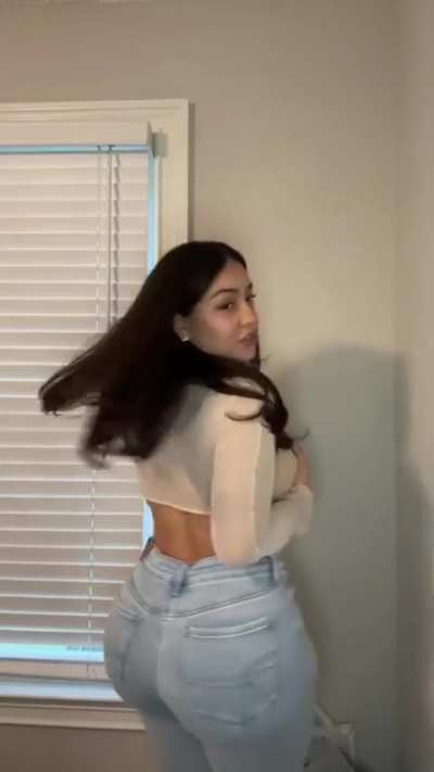 (Old Tiktok) I would pound her insane ass for days 😮&zwj;💨