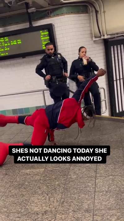 Y&rsquo;all remember the NYPD lady🐗who use to make TikTok dances ? Someone filed complaints &amp; she can no longer do TikTok dances &amp; lost her vacation days 😐