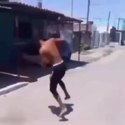 E isso nem &eacute; 50% do poder desse cara.