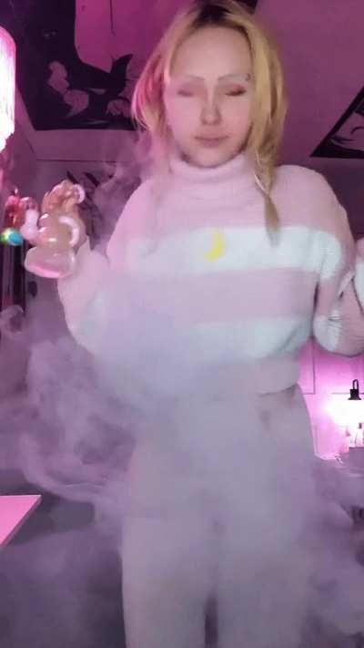 Smoke with me 😁