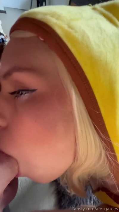 SEXY BLONDE BLOWJOB DEEP THROAT TAKING CUM IN HER MOUTH