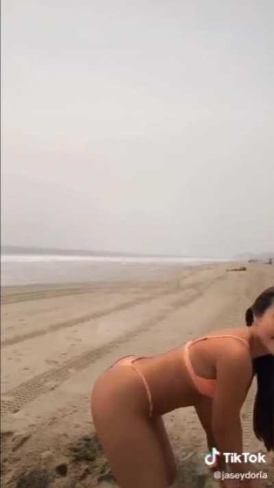 Beach Twerk, Other people removed