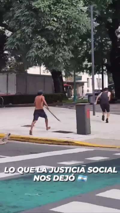 A pedido del pueblo, duel of the fates.