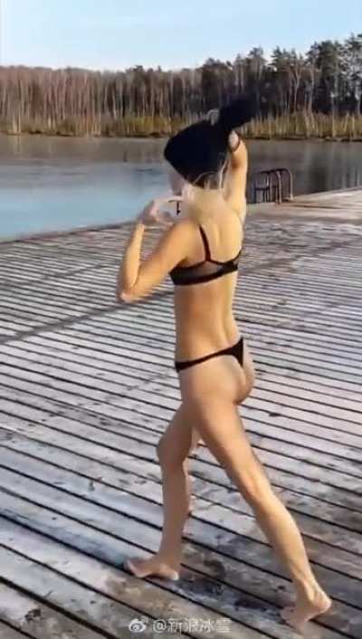 Jump on Frozen Lake