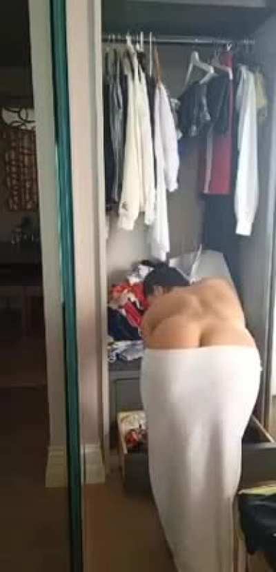 Serpil Cansız duştan sonra domalıyor. Fantezi kurmak isteyenler dm.