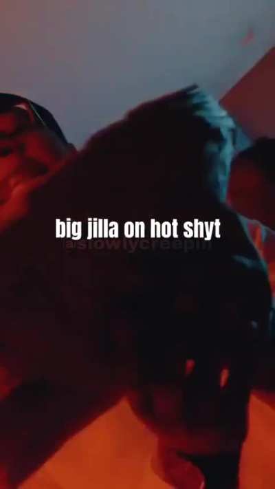 &ldquo;They say big jilla can&rsquo;t run when 12 hit the lights i stg he can &ldquo; 😂😂🔥