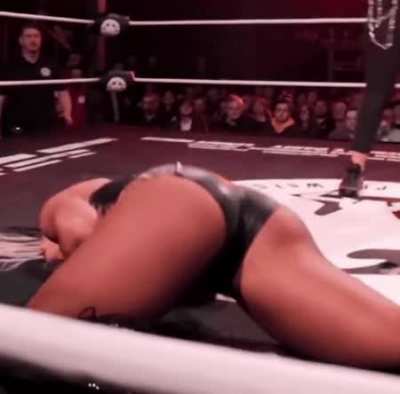 Toni's ass jiggling