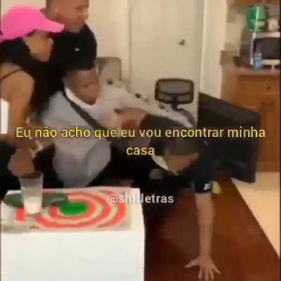 Muito triste