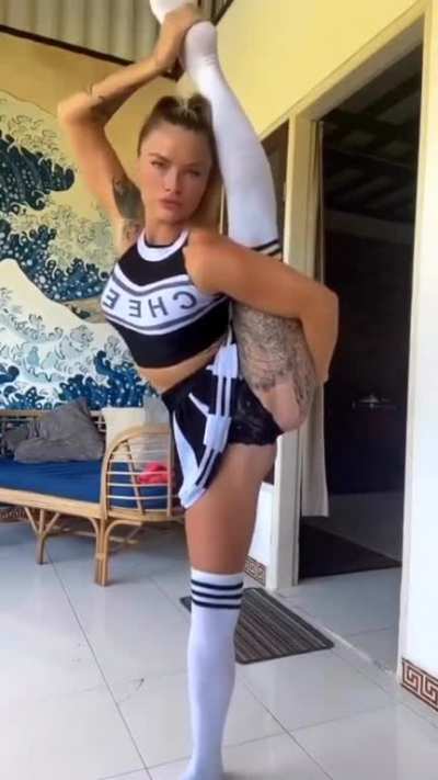Cheerleader Stretch