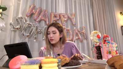 Somi screaming BLACKPINK + Saying they are her favorite gg