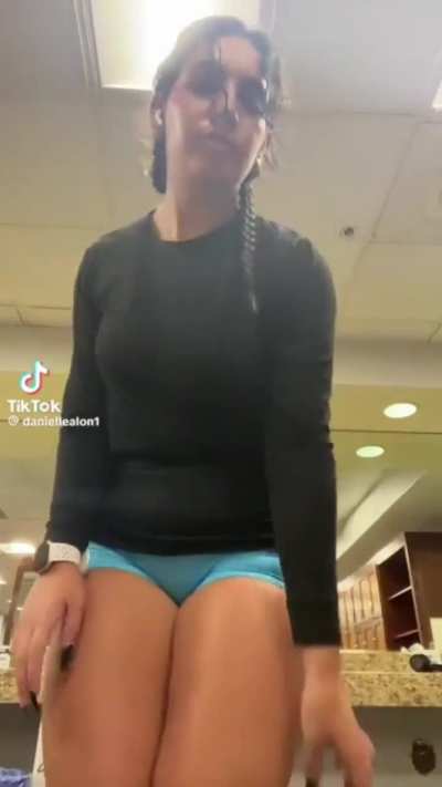 Daniellealon1