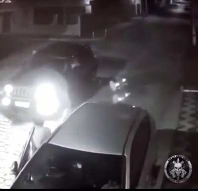 Robber gets shot causing him to have to hobble away.