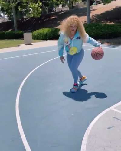 I&rsquo;d have to drop her off then watch the ass jiggle as she falls 😭