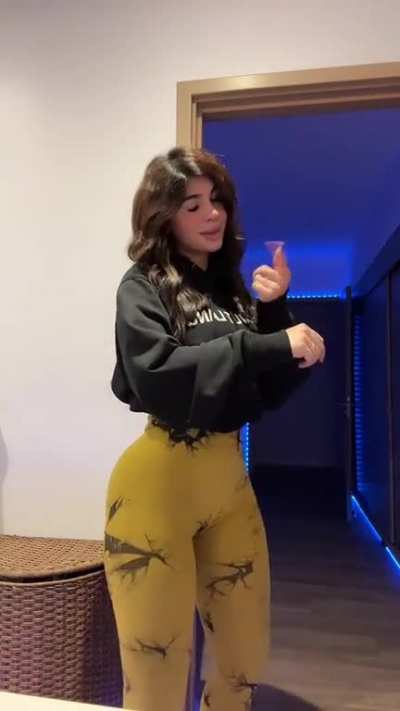Sigue viva esta morra? Hace mucho no veo nada de ella