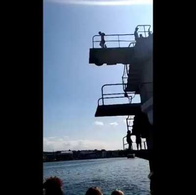 Don&rsquo;t land on your back!