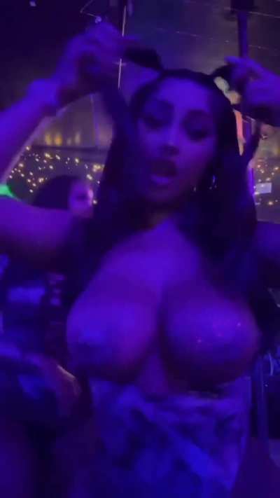 ( ° )( °)