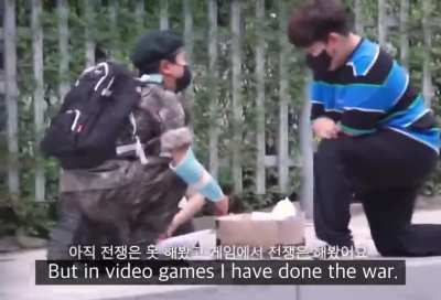 Korean kids&rsquo; questions when they meet a soilder.