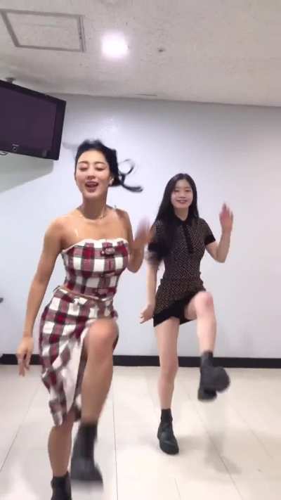 230822 TikTok Update - Jihyo&rsquo;s Killin Me Good Challenge with Dahyun