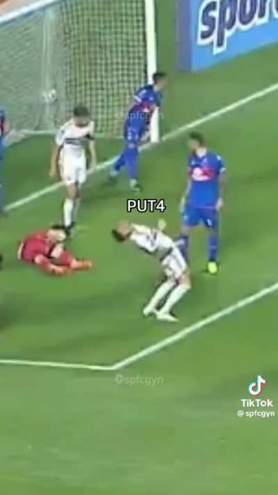 O barulho da bola de escanteio me quebrou demais kkkkkkkkkkkk