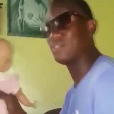La muñeca, la muñeca dice mamaguevo