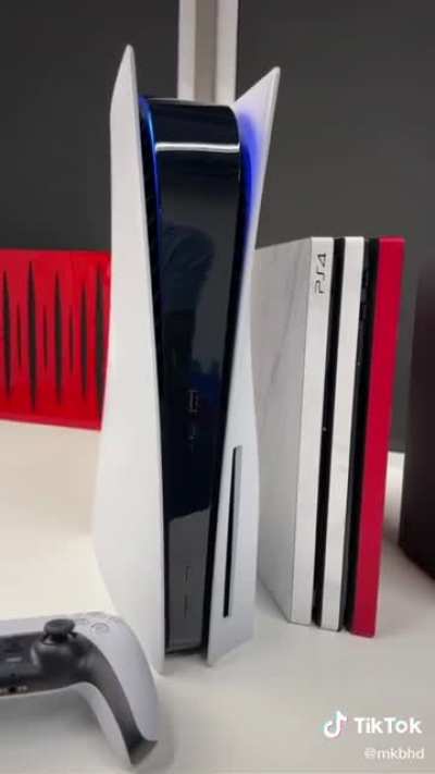 That PS5 T H I C C