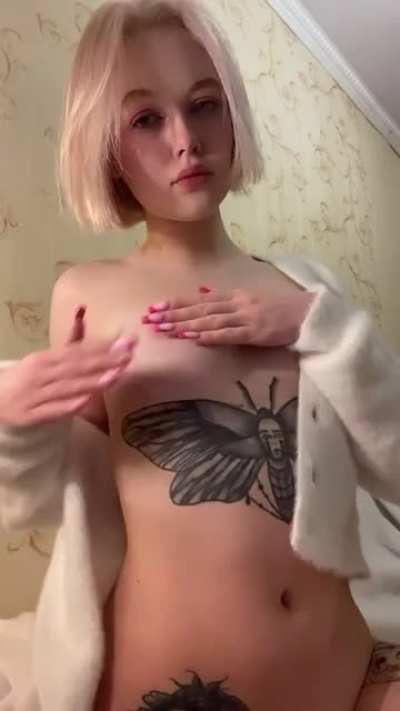 Too flat to fuck or just right? (f18)