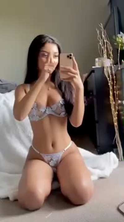 tapping my phone makes me quick change 😋 (oc)