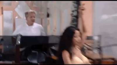 Gordon Ramsay reacts to Greek dancing