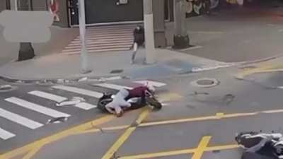 Two bandits pick th' wrong target.