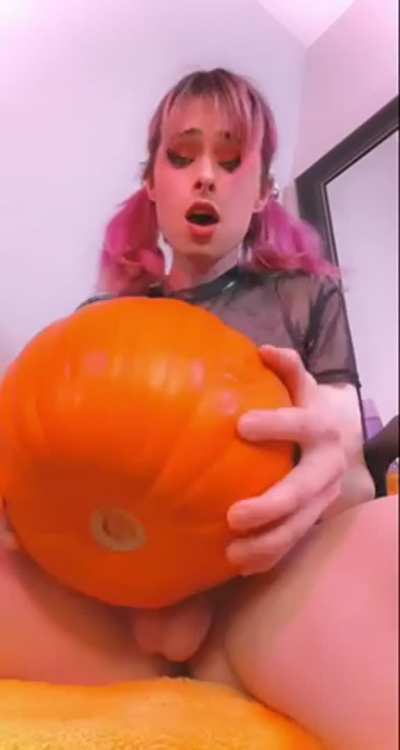 I fucked a pumpkin. New kink unlocked.