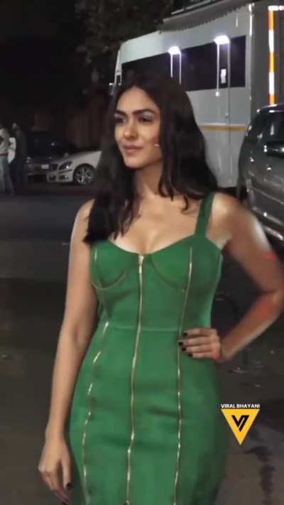 Mrunal Thakur Deadly curves in Tight Dress